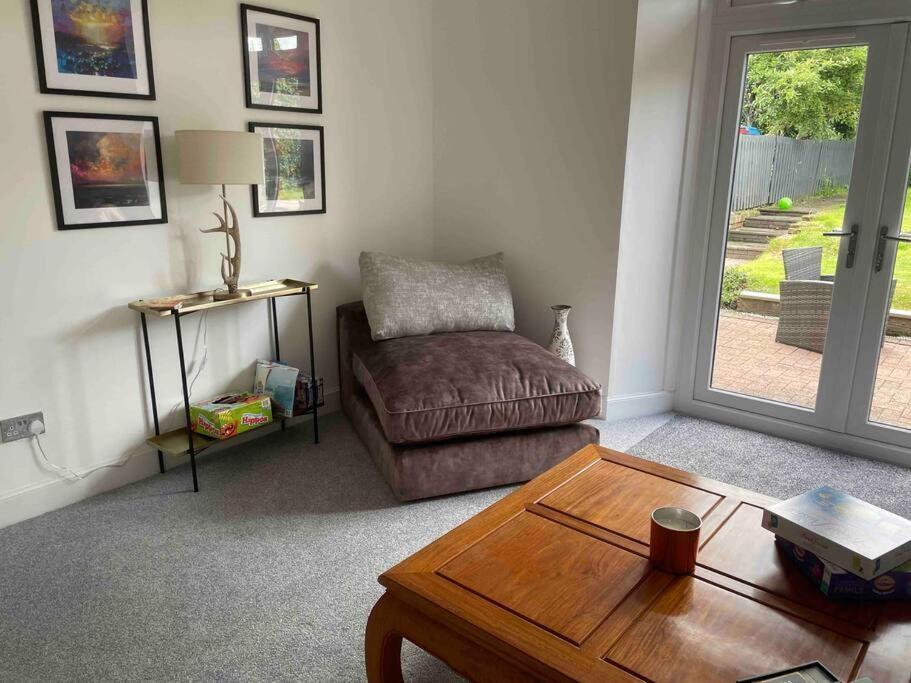 Fantastic Home In Brightons, Falkirk. Polmont ภายนอก รูปภาพ