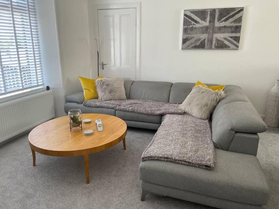 Fantastic Home In Brightons, Falkirk. Polmont ภายนอก รูปภาพ